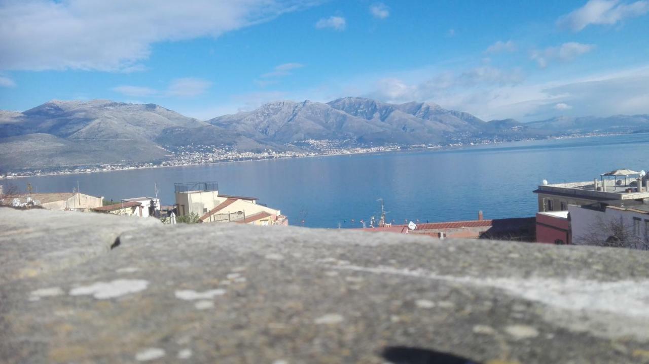 Little Art House Appartement Gaeta Buitenkant foto